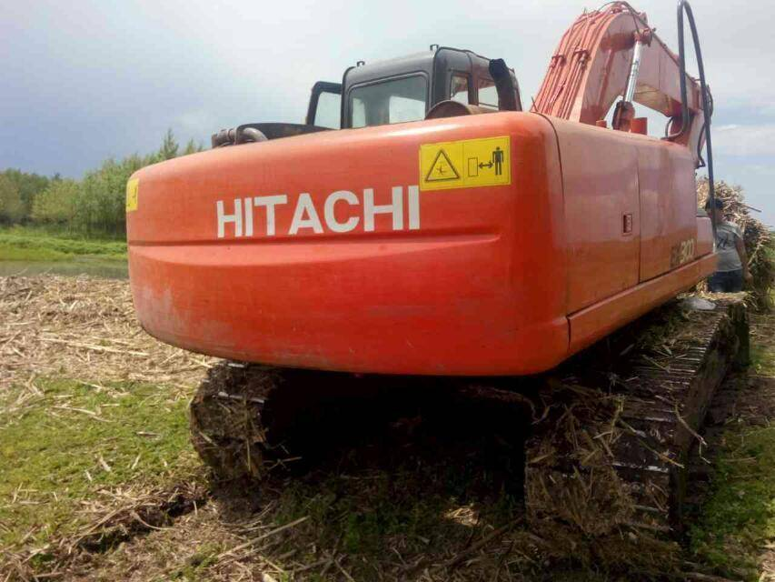 Paano masuri ang Hitachi ZAXIS120 excavator na mabagal na naglalakad?